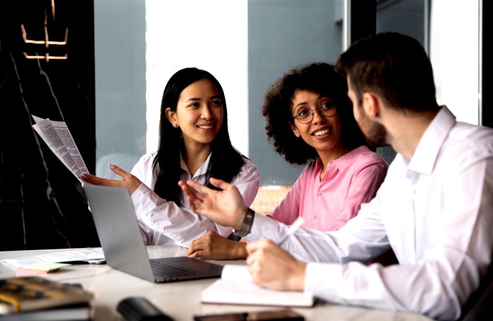 Analyse de données marketing avec visualisations et tendances