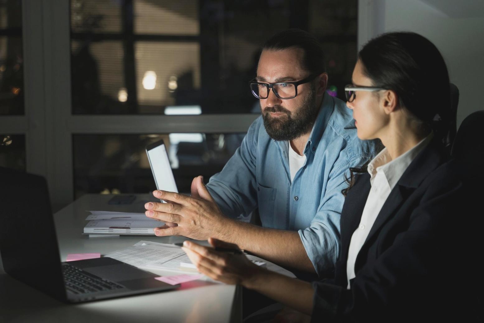 Collaboration stratégique entre partenaires olyndraviax pour définir des objectifs marketing concrets